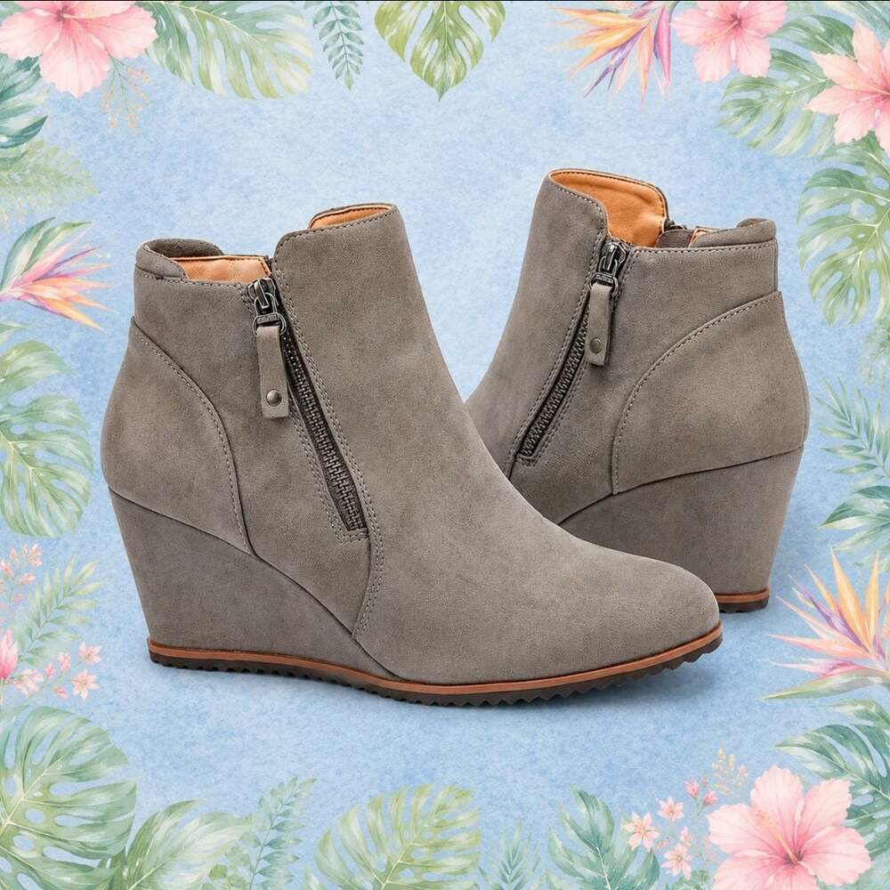 SOUL Naturalizer Women's Haley Wedge Ankle Booties in Light Gray